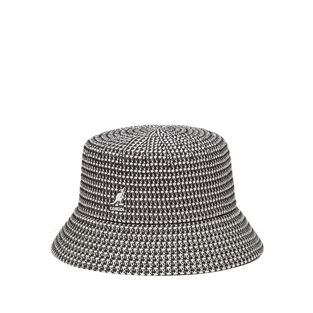 Grid knit bucket